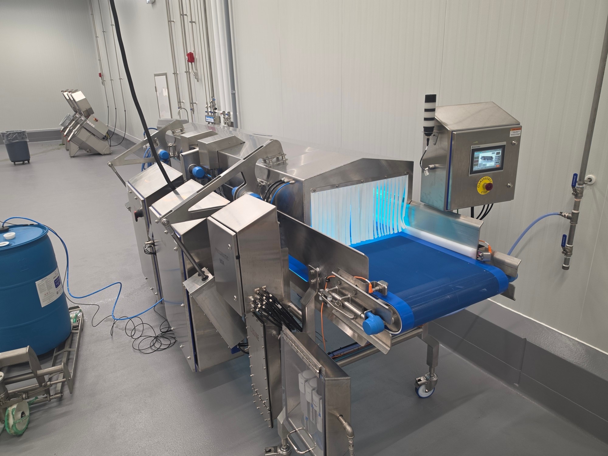 Clean Flow continuous treatment system with its conveyor, treatment chamber and control panel
